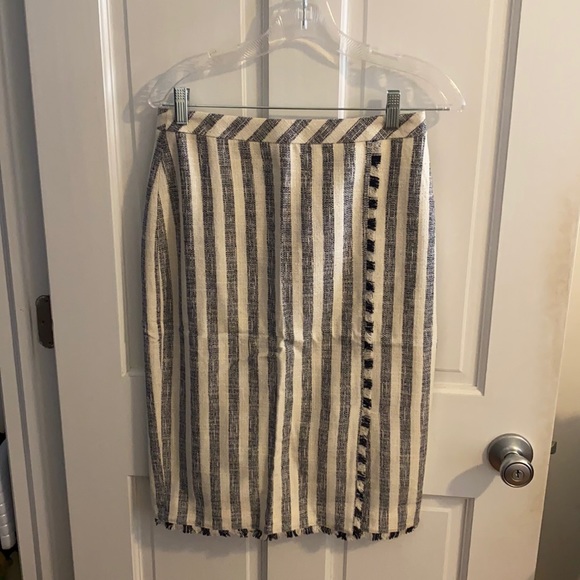 Brand New Banana Republic Pencil Skirt - Picture 4 of 6